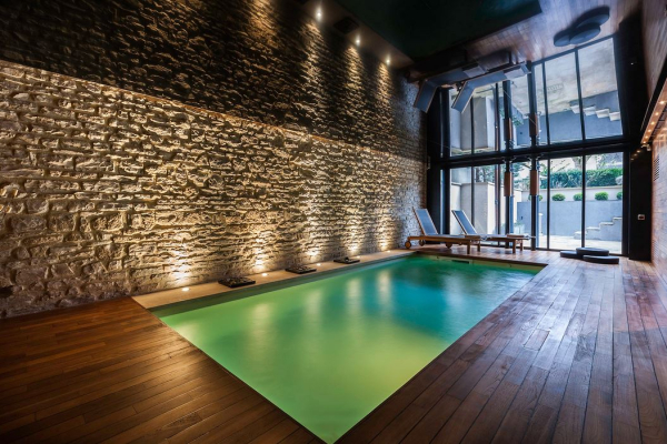 piscine-intérieure-éclairée piscine-intérieure-éclairée