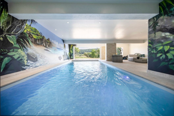 Piscine-intérieur-ambiance-personnalisée Piscine-intérieur-ambiance-personnalisée